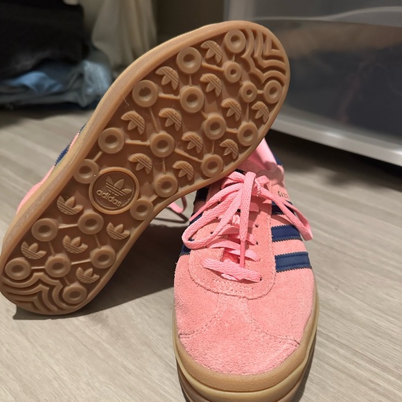 Adidas Gazelles Size 7 - Picture 2 of 3